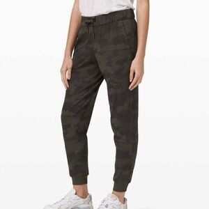 Lululemon On the Fly Jogger Size 2 Luxtreme